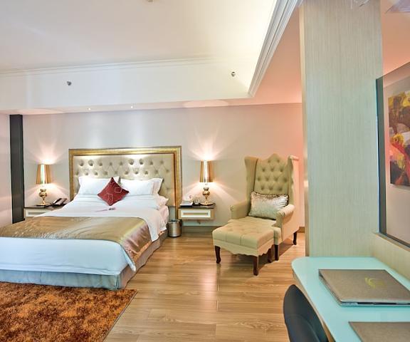 The Royal Pinnacle Hotel Guangdong Zhuhai Room