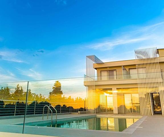 IO Luxury Pool & Hot Tub Suites Epirus Preveza Facade