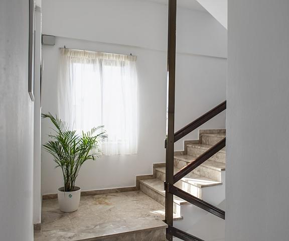 Argo Rooms - Papadakis Crete Island Kissamos Interior Entrance