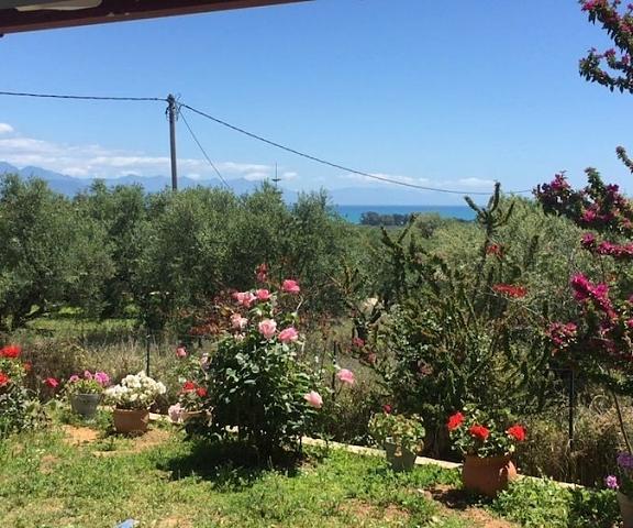 La Maison Bleu Peloponnese Messini Garden