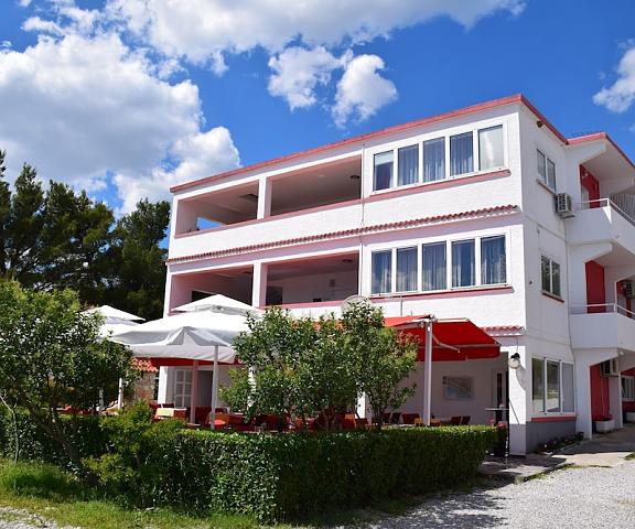 Apartments and rooms Marko Zadar-Northern Dalmatia Starigrad Facade