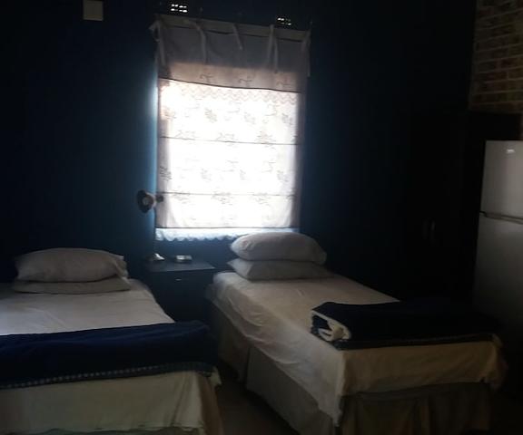 Room in Guest Room - Cosy Farmhouse for 4 Persons Limpopo Lephalale Room