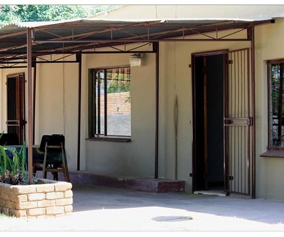 Room in Guest Room - Cosy Farmhouse for 4 Persons Limpopo Lephalale Entrance