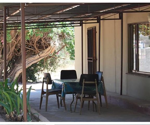 Room in Guest Room - Cosy Farmhouse for 4 Persons Limpopo Lephalale Garden