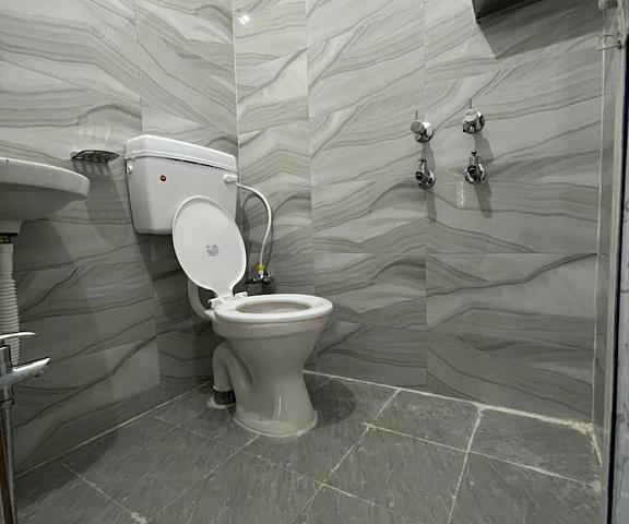 Swastik Hotel Jharkhand Deoghar Bathroom