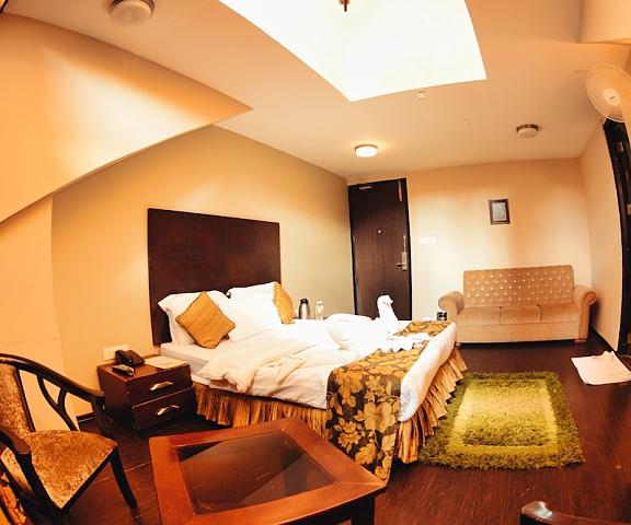 Pine Spring Resort Gulmarg Jammu and Kashmir Gulmarg Room