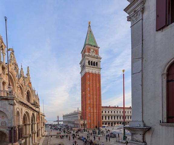 286 Piazza San Marco Veneto Venice Exterior Detail