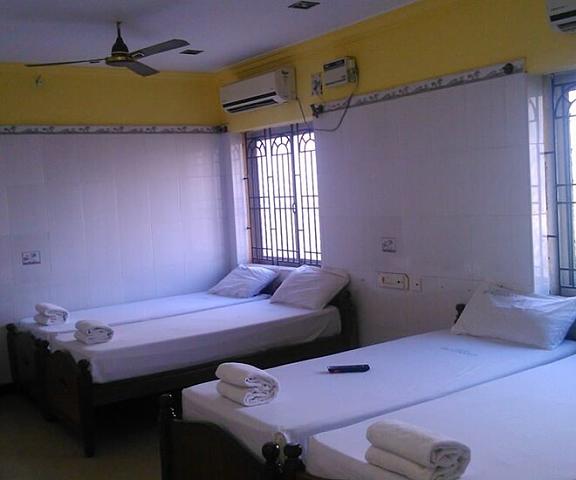 Sree kumaran deluxe lodge A/C Tamil Nadu Rameswaram Five Bed Family Room (Temple View)