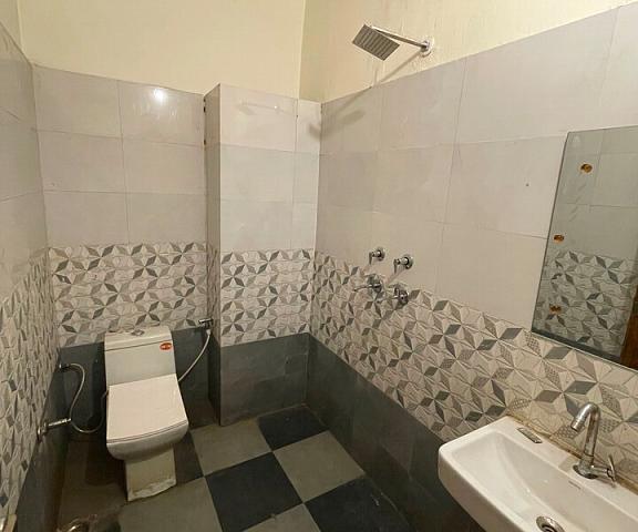 OYO Bishnoi Hotel Haryana Hissar Washroom