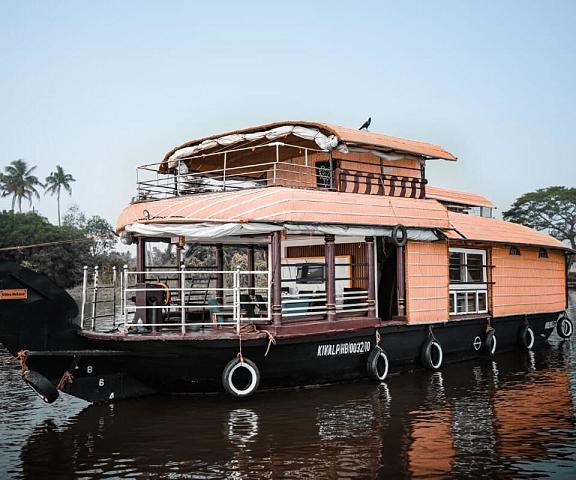 Honeymoon Houseboat Kerala Alleppey exterior view