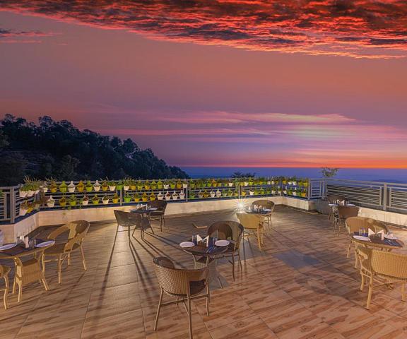 Stone Wood Mountain Resort Himachal Pradesh Dharamshala balcony/terrace