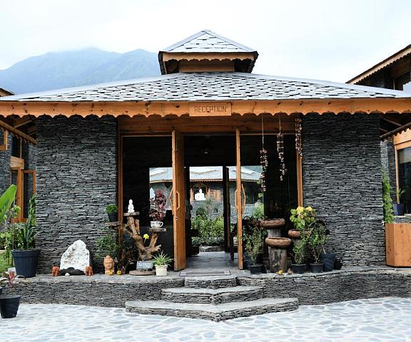 OSHO HIMALAYAS WELLNESS RESORT Himachal Pradesh Palampur entrance
