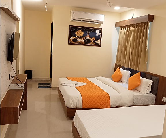 Hotel V R Villa Gujarat Vadodara bedroom
