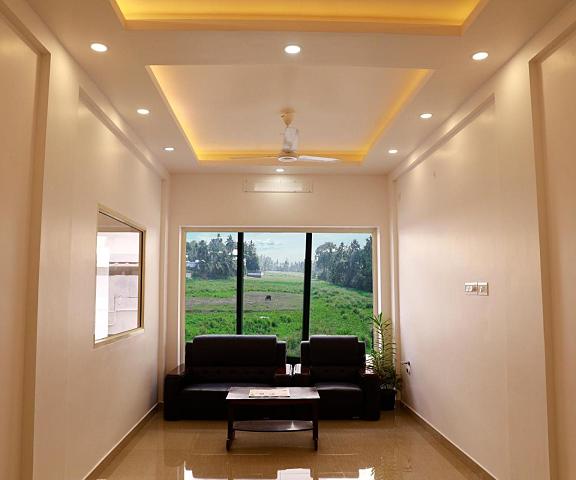 Hisham Residency Kerala Kochi shared lounge/tv area