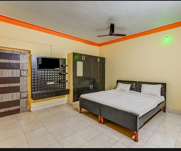 Goroomgo Moon CT Road Puri Maharashtra Igatpuri Double Room with Extra Bed