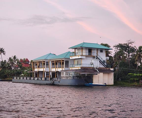 Mira's PMC Lakeshore Resort Kerala Alleppey exterior view