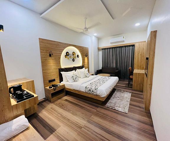 HOTEL SR LAXMI Gujarat Anand Deluxe Executive Room
