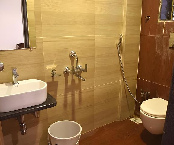 Hotel Skylark Seafront Maharashtra Dapoli bathroom