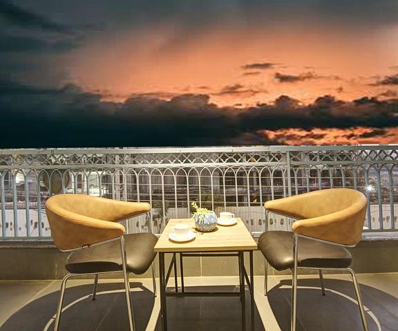 Hotel Elite 29 Golf Course Road Gurgaon Delhi New Delhi balcony/terrace