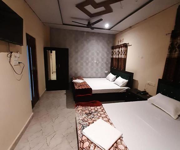 Raghuvanshi Paying Guest House and Dormitory Uttar Pradesh Varanasi Deluxe Family Suite