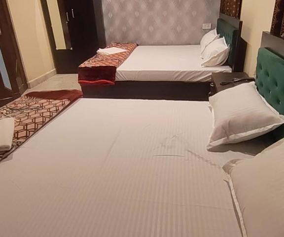 Raghuvanshi Paying Guest House and Dormitory Uttar Pradesh Varanasi Deluxe Family Suite