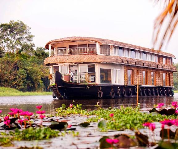 Kerala Luxury Houseboat Kerala Alleppey surrounding environment
