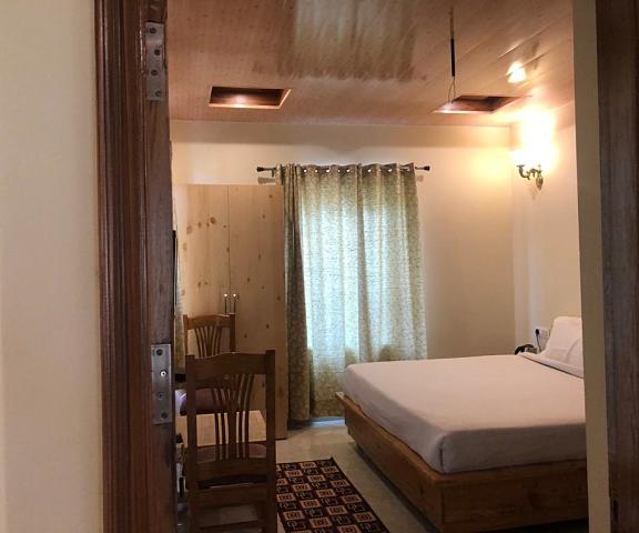 Memento Vivere Uttaranchal Kanatal bedroom