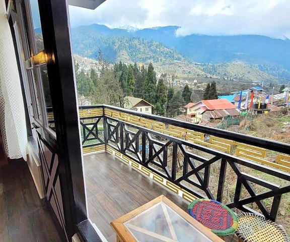 Wonder Hill Inn Sikkim Lachung balcony/terrace