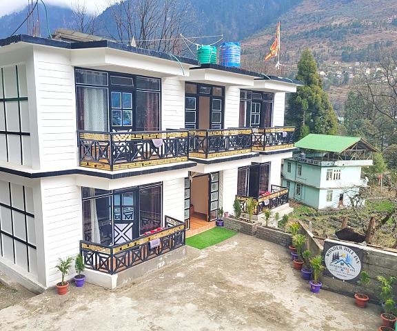 Wonder Hill Inn Sikkim Lachung 4 Bedded Family Room