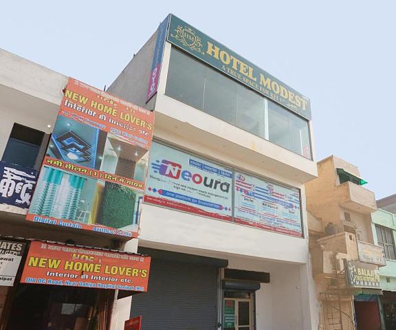 OYO Hotel Modest Haryana Sonipat entrance