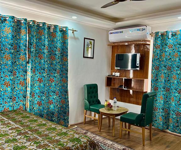 Pandith Exotics Hotel And Restaurant  Jammu and Kashmir Gulmarg facilities
