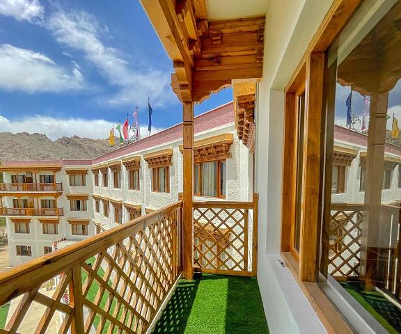 Hotel Deskitsal Jammu and Kashmir Leh balcony/terrace