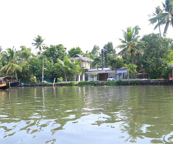 GARGGI VILLAGE HOMESTAY Kerala Kumarakom surrounding environment