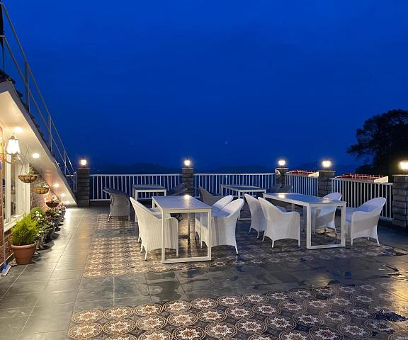 Hotel Wood Stock Luxury Himachal Pradesh Kasauli balcony/terrace