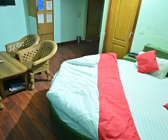 Abhi International Hotel Punjab Pathankot Deluxe Room with Air Conditioning
