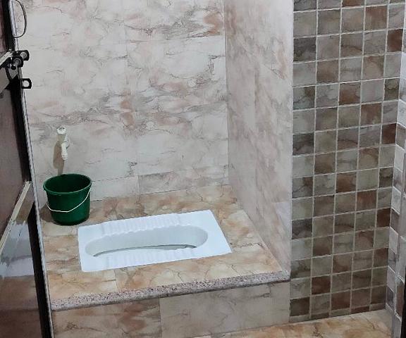 Dhanwantari nivas Uttar Pradesh Varanasi bathroom