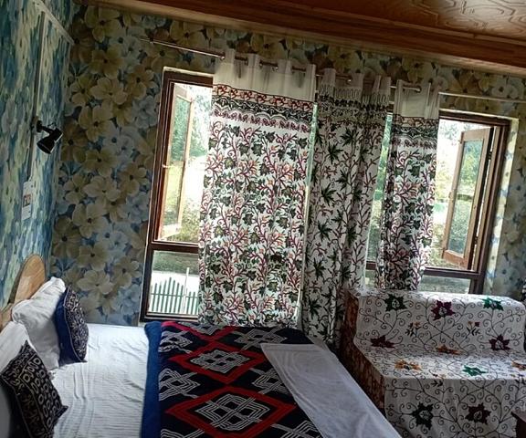Goroomgo Fiza Guest House Pahalgam Jammu and Kashmir Pahalgam Deluxe Double Room