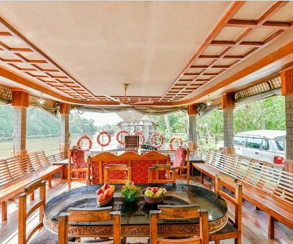 Indraprastham Houseboat Kerala Alleppey exterior view