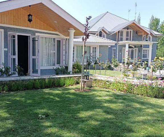 Upani Cottages Jammu and Kashmir Srinagar garden