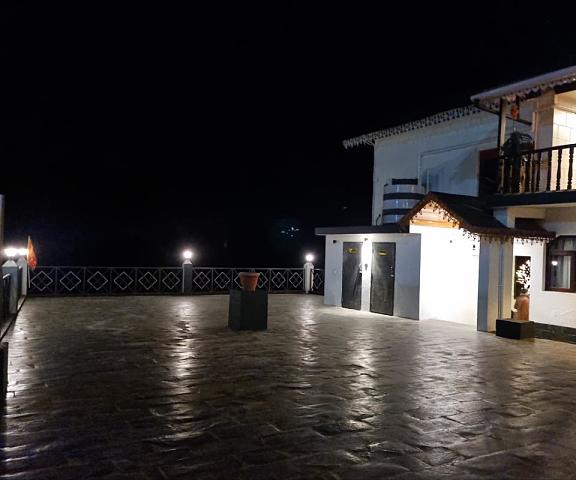 Jai Anjana Resort Uttaranchal Kanatal parking lot