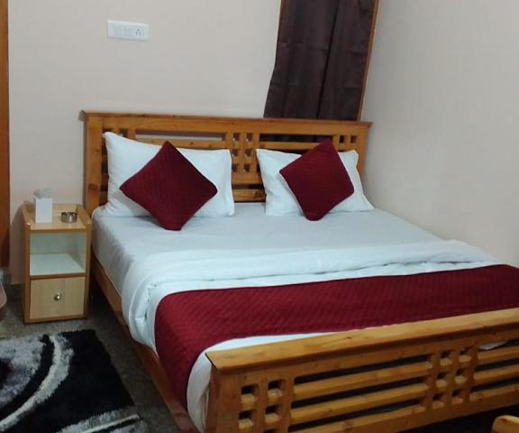 Goroomgo Lohaghat Regency Uttarakhand Uttaranchal Champawat Deluxe Double Room, Multiple Beds