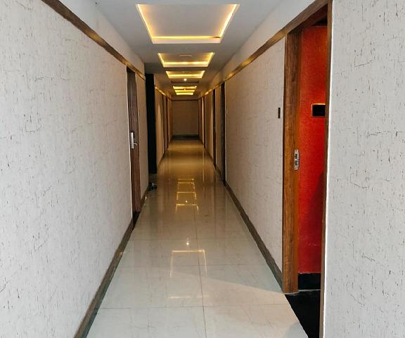 HOTEL BLACK AND WHITE Bihar Patna entrance