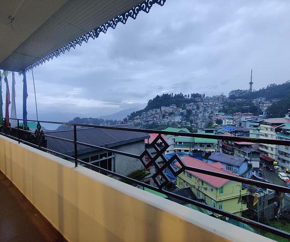 Keswani Group Tashi Heritage Hotel & Resort Sikkim Gangtok balcony/terrace