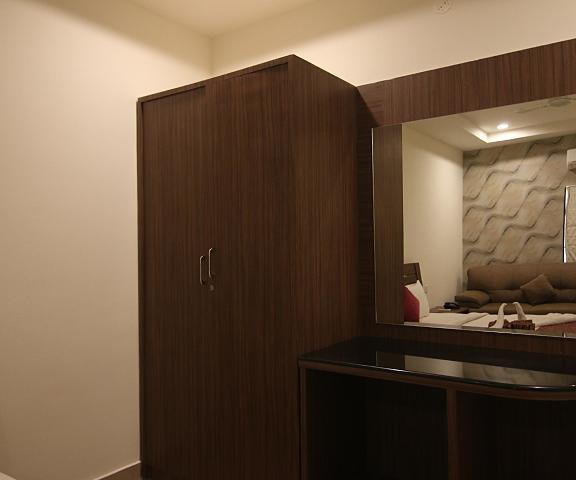 REST INN HOTEL Telangana Khammam Deluxe Executive Room