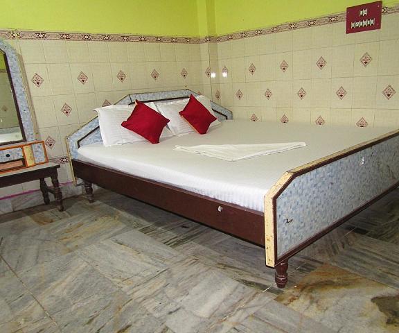 Goroomgo Neelachal Lodge Grand Road Puri Orissa Puri bedroom