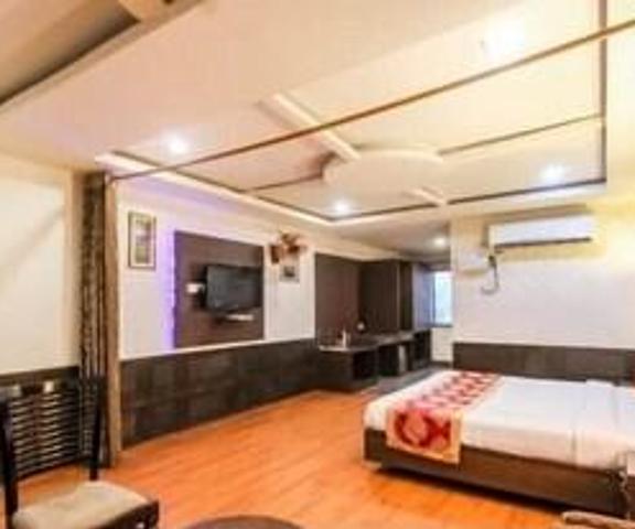 Hotel Monarch Inn Victoria Lucknow Deluxe Room