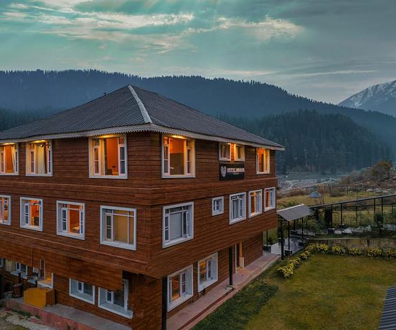 Hotel Marina Drung Waterfall By Stay Pattern Jammu and Kashmir Gulmarg Suite Room