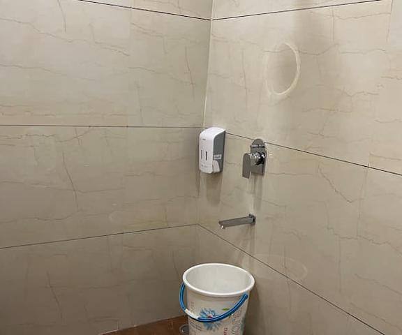 Narang Hotel Rajasthan Hanumangarh Bathroom 