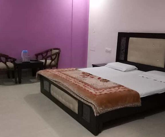 Hotel Krish Residency Uttaranchal Roorkee room by kql