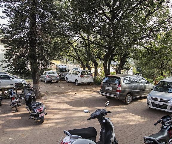 WOWSTAYZ Hotel Misty Meadows Madhya Pradesh Pachmarhi Parking